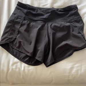 BLACL BASIC LULU LEMON SHORTS